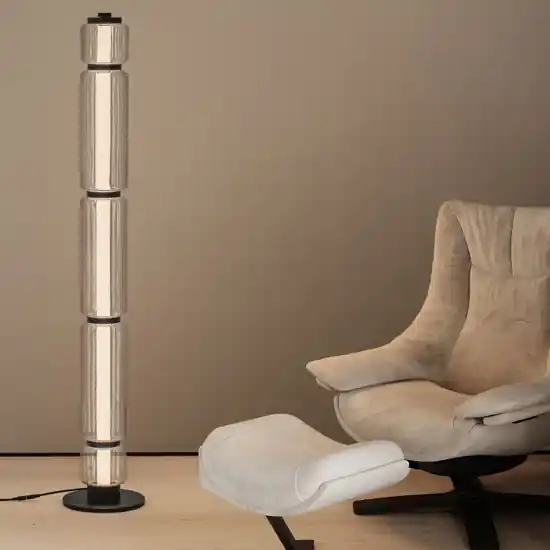 Piantana tubolare led 3000k nera in vetro rigato trasparente per soggiorno salotto Occasione Imperdibile