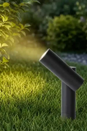 Acquista Ora Faretto con picchetto da prato giardino orientabile led 3000k ip65