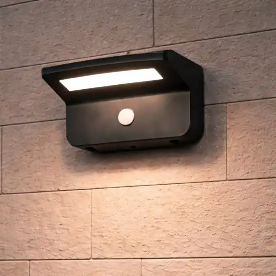 Offerta Speciale Applique da esterno luce solare ibrido con sensore movimento crepuscolare