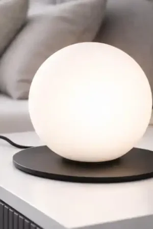 Abatjour da comodino snail ondaluce nera sfera vetro bianco Occasione Imperdibile