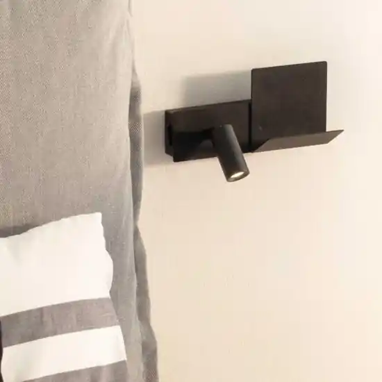Applique per camera da letto komodo-1 ap ideal lux nera usb led orientabile Saldi