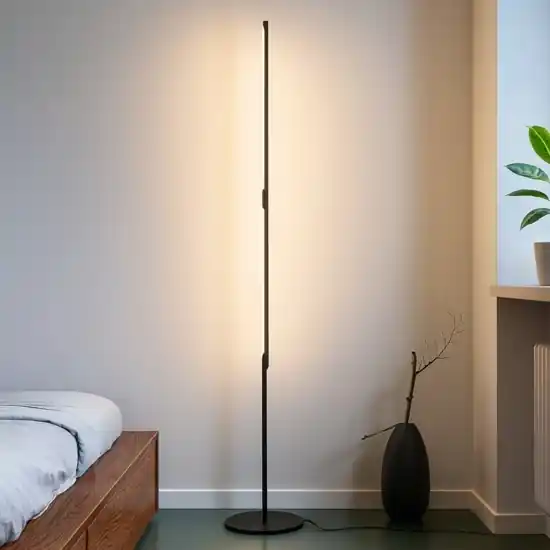 Piantana girevole led 3000k 25w nera moderna Ordina Subito