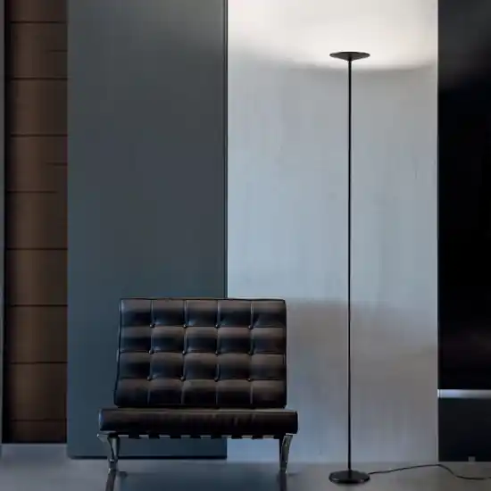 Offerta Lampada da terra linea light poe led moderna nera