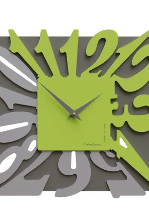Orologio da parete moderno in legno quadrato con numeri design particolare Acquista Ora