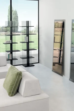 Libreria moderna da terra divisoria con struttura in legno e fondo in vetro Nuova Collezione