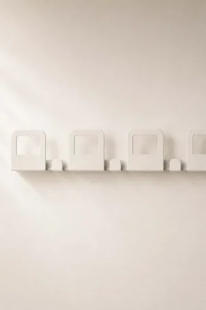 Appendiabiti da parete lineare in stile moderno con 4 ganci Must-Have