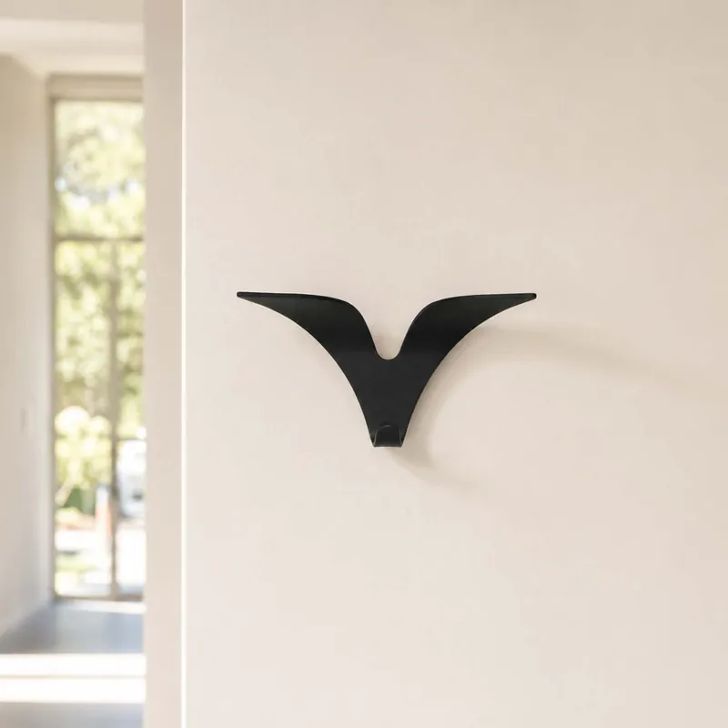 Appendiabiti da parete in acciaio sabbiato di design a forma di ali con 3 ganci Di Tendenza