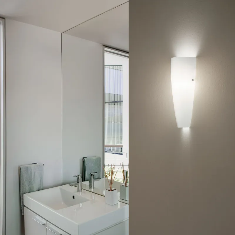 Offerta Lampo Applique da parete a risparmio energetico con diffusore in vetro - 75W - IP20