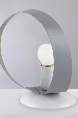 Abatjour da comodino con struttura in metallo dal design moderno ed elegante - 40W - IP20 Ultime Pezzi