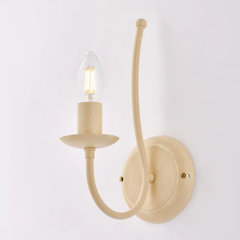 Affare Lampada da parete dalle linee classiche con struttura in metallo - 40W - IP20