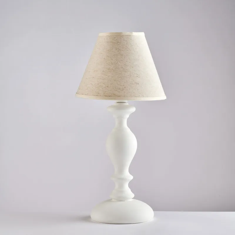 Abatjour classica da comodino con struttura in metallo e paralume in tessuto - 42W - IP20 Saldi