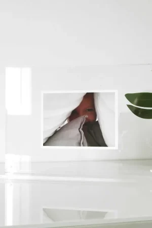 Acquista Ora Portafoto da tavolo con cornice trasparente moderna in plexiglass 30x22 - Foto 30x22
