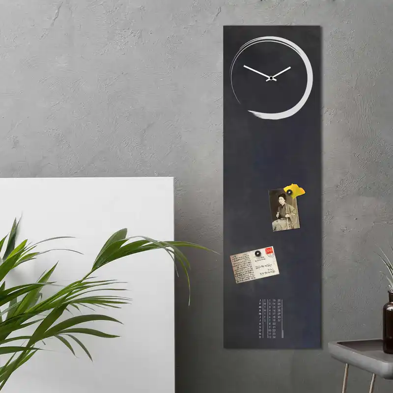 Lavagna magnetica in metallo con orologio in verticale dal design moderno Economico