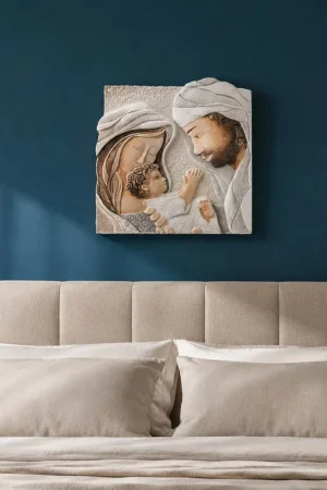 Compra Online Capezzale sacra famiglia quadrato con bassorilievo dipinto a mano retro in legno