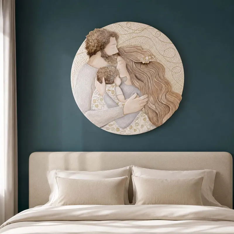 Acquista Ora Capezzale Sacra Famiglia rotondo in bassorilievo dipinto a mano retro in legno