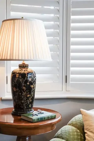 Sconto Lampada da tavolo classica in porcellana con paralume in tessuto crema - 60W - IP20