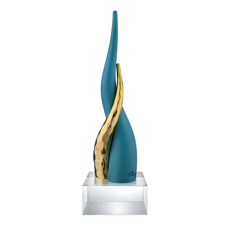 Compra Online Scultura da tavolo grande con corni intrecciati e base in cristallo