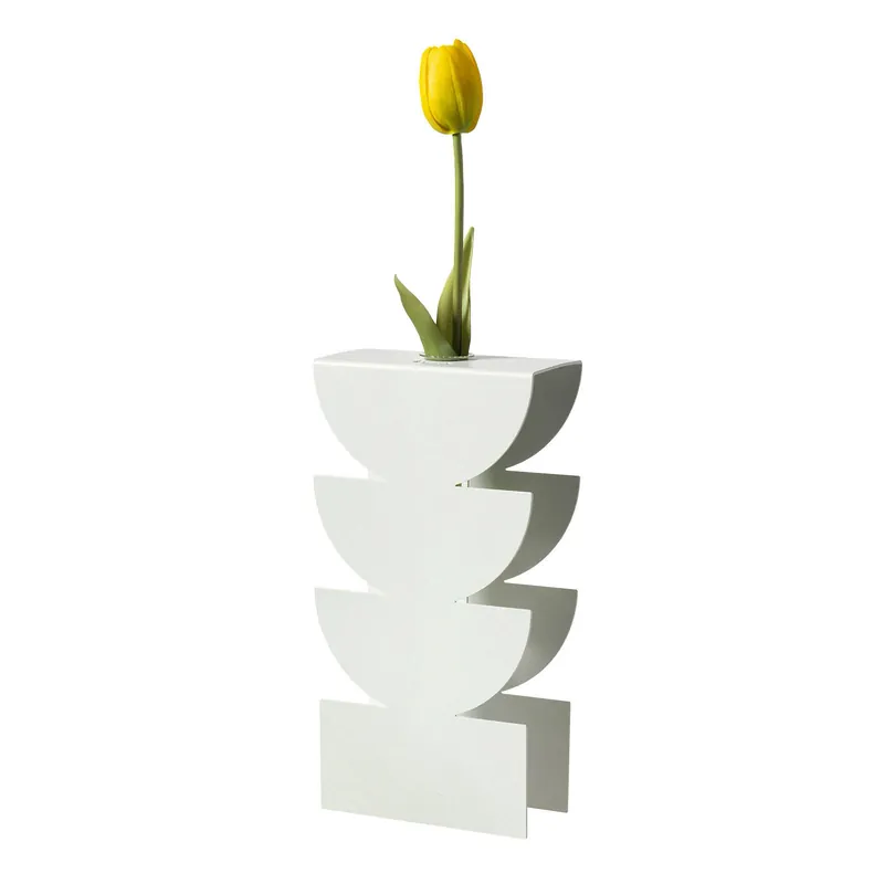 Vaso portafiore decorativo in metallo dal design particolare Prezzo Ridotto