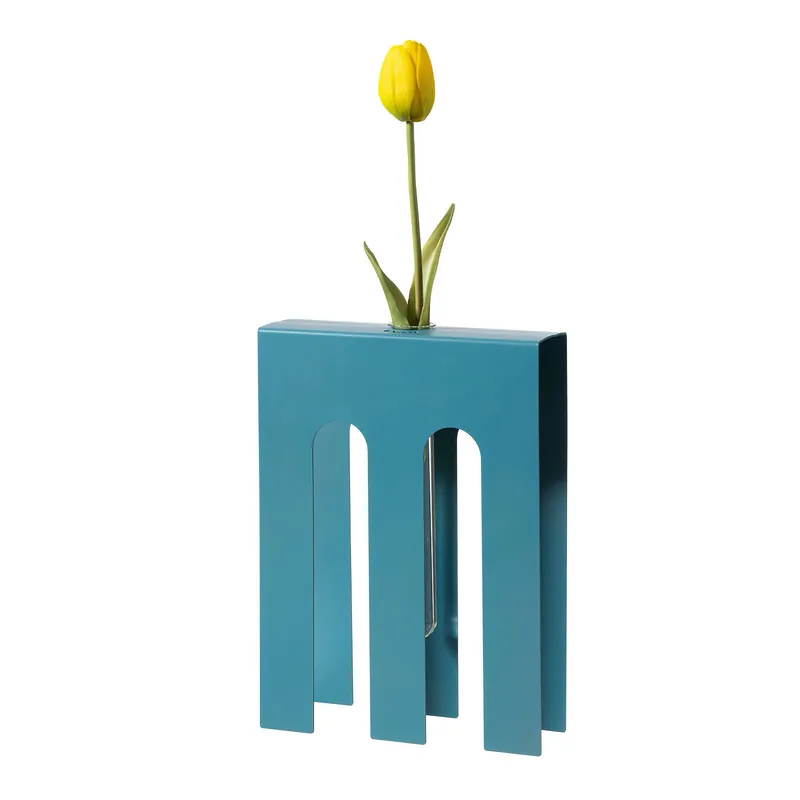 Esclusivo Vaso portafiore decorativo in metallo dal design particolare