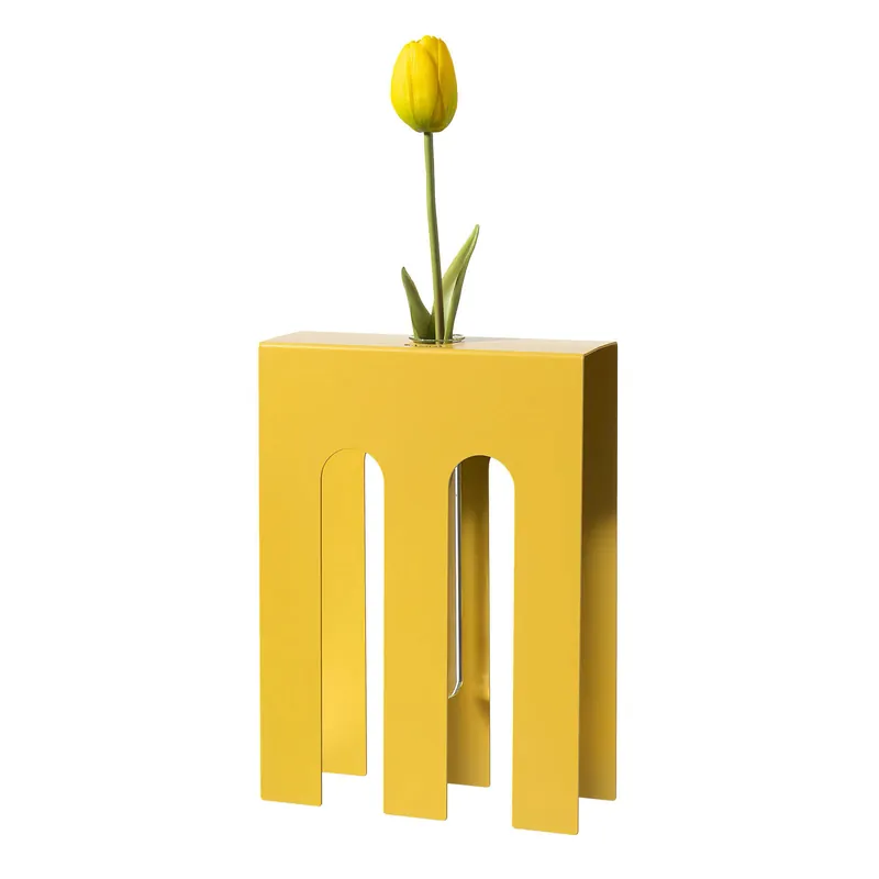 Vaso portafiore decorativo in metallo dal design particolare Prezzo Scontato
