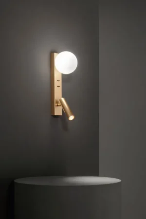 Applique a led con struttura in metallo dal design moderno e diffusore in vetro - 9W - Lumen 240 - 3000k Luce Calda - IP20 Solo Oggi