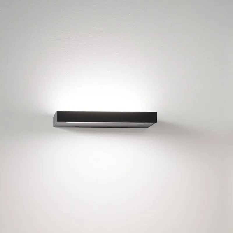 Applique a led con struttura in metallo e diffusore in acrilico - 11W - Lumen 880+880 - 3000k Luce Calda - IP20 Promozione