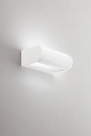 Acquista Ora Lampada da parete per esterno a led in metallo e diffusore in acrilico - 12W - Lumen 960 - 3000k Luce Calda - IP65