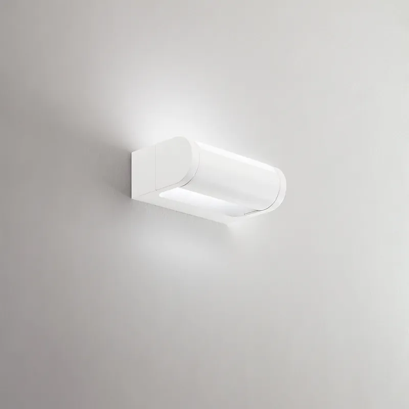 Acquista Ora Lampada da parete per esterno a led in metallo e diffusore in acrilico - 12W - Lumen 960 - 3000k Luce Calda - IP65