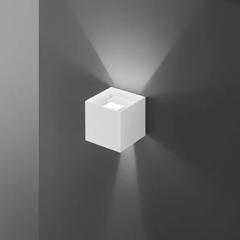 Applique a led da esterno con struttura a cubo in metallo e diffusore regolabile - 12W - Lumen 960 - 3000k Luce Calda - IP54 Subito Disponibile