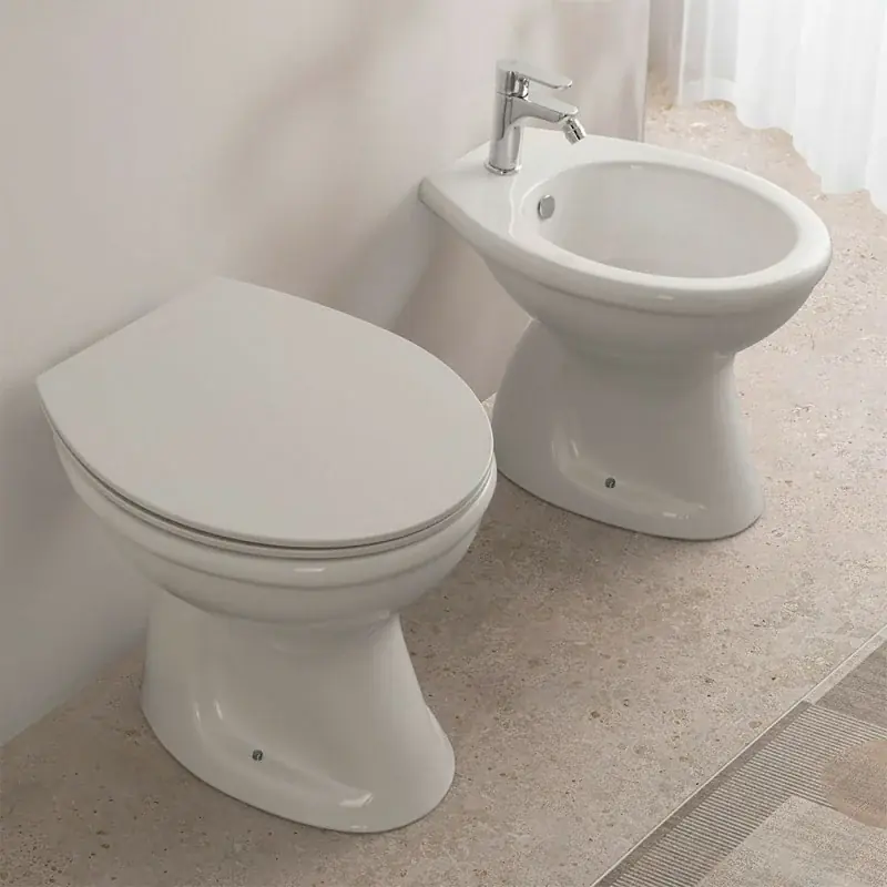 Acquista Ora Coppia sanitari tradizionali scarico a terra e copriwc soft-close linea Zeta