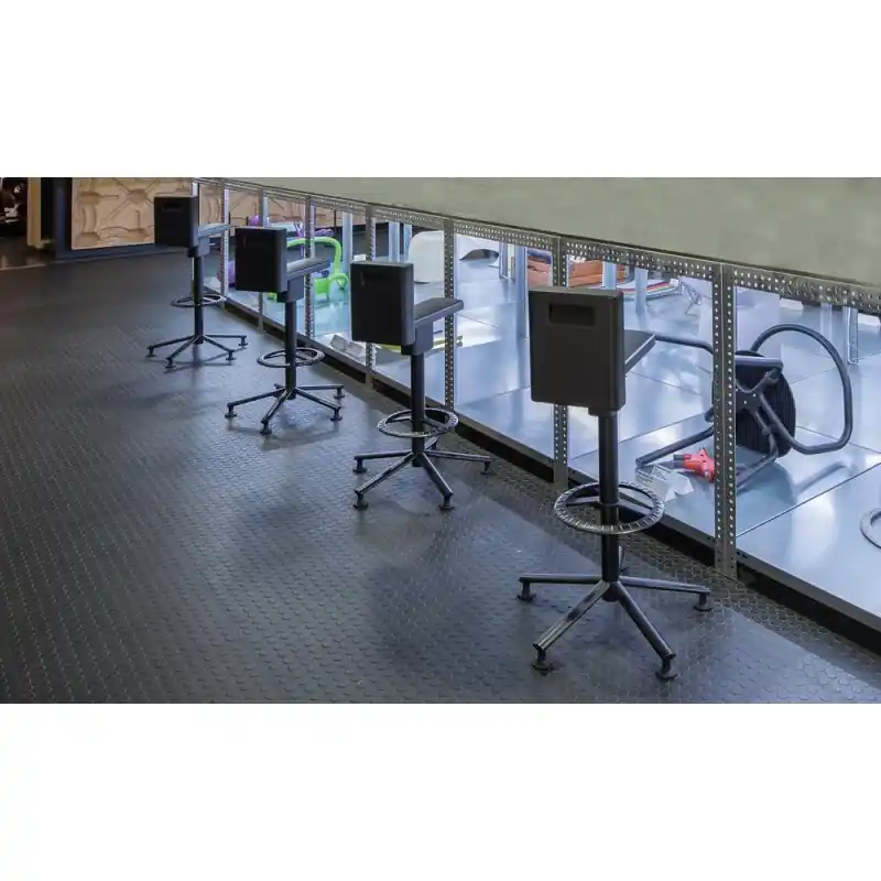 Sconto Magis Sgabello girevole 360° con struttura in metallo e seduta in poliuretano nero 1764