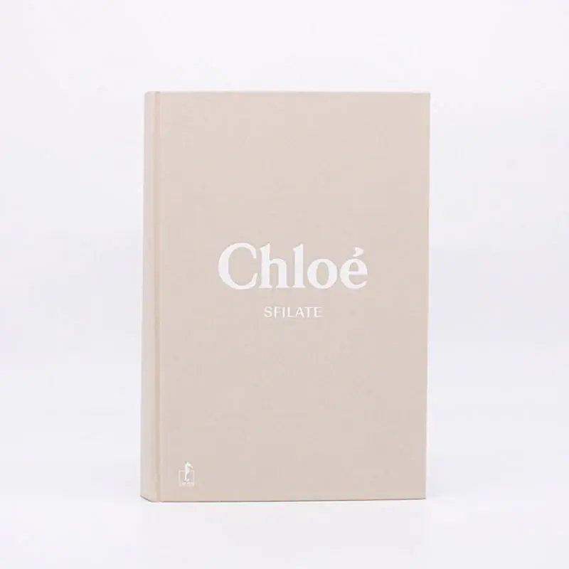 Esclusivo Ippocampo Edizioni Libro Chloé Sfilate