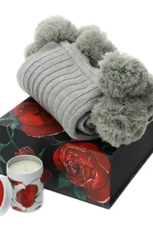 Hervit Candela in Barattolo 200g con Plaid Pom Pom Rose Baccarat Prezzo Conveniente