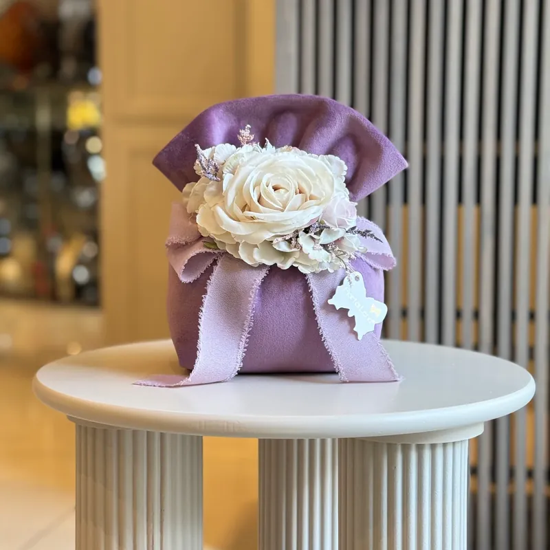Prezzo Scontato Fiori Di Lena Saccoccio in Velluto Glicine con Rosa