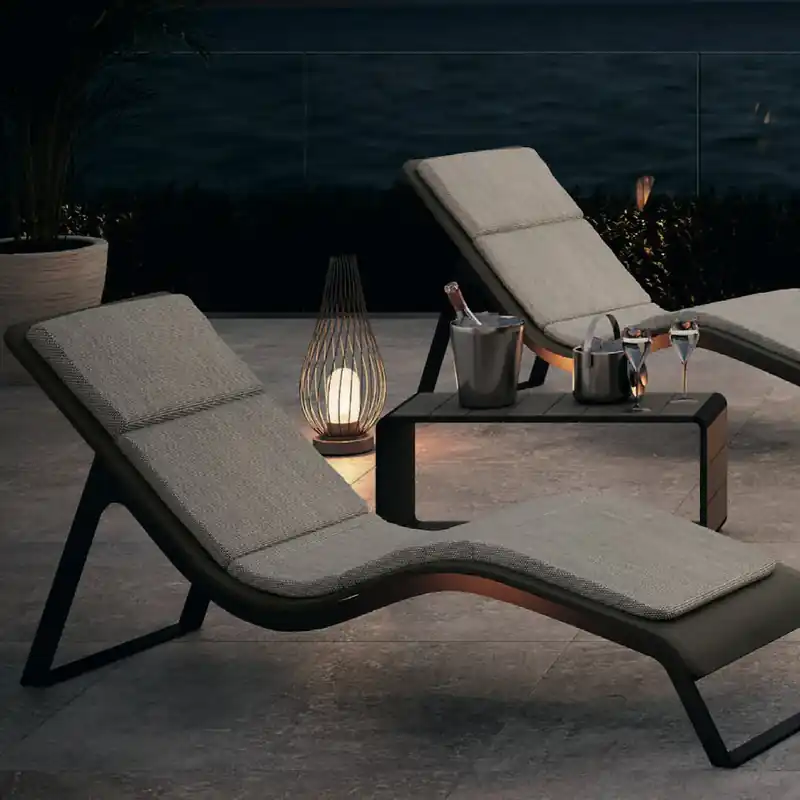 Nuova Collezione Novellini Divina chaise longue lettino sdraio da esterno imbottito oxid wood e warm brown