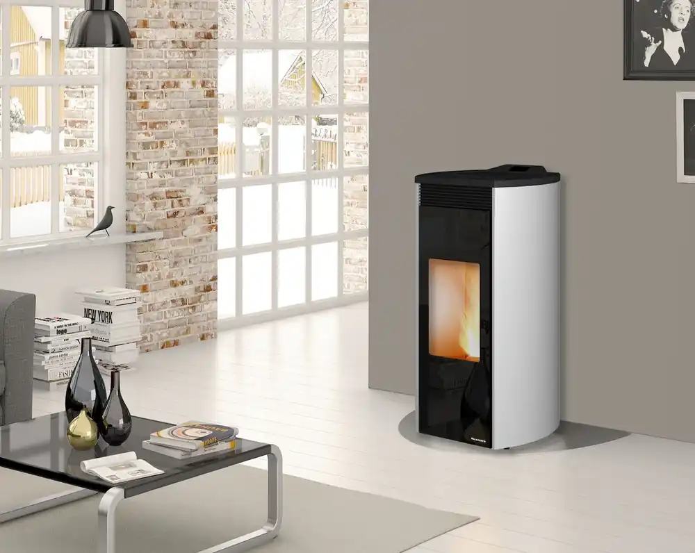 Novità Palazzetti Giorgia 9 Ecofire Stufa A Pellet Ad Aria 9kw Con Top In Ghisa E Rivestimento Stondato In Acciaio Bianco