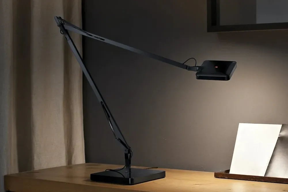 Must-Have Flos Kelvin Edge Base Lampada scrivania nero lucido F3311030