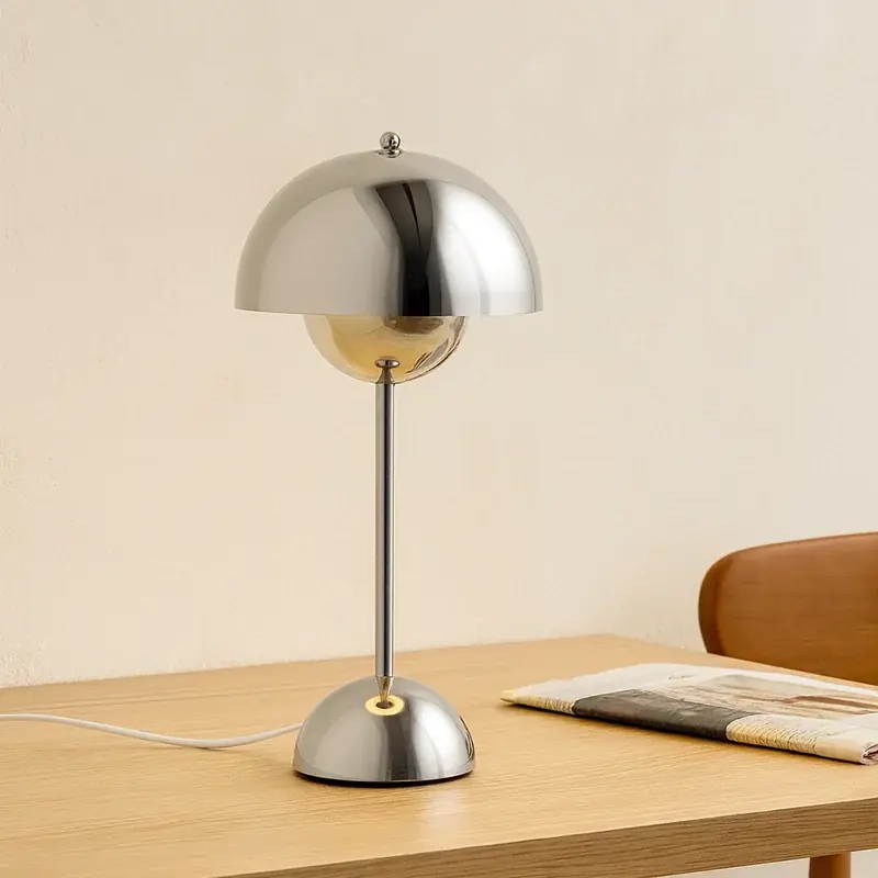 Saldi &Tradition Flowerpot VP3 Lampada da tavolo cromo